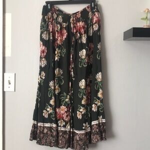 Women's Lola P. Floral long skirt size medium. 100% Rayon. Used